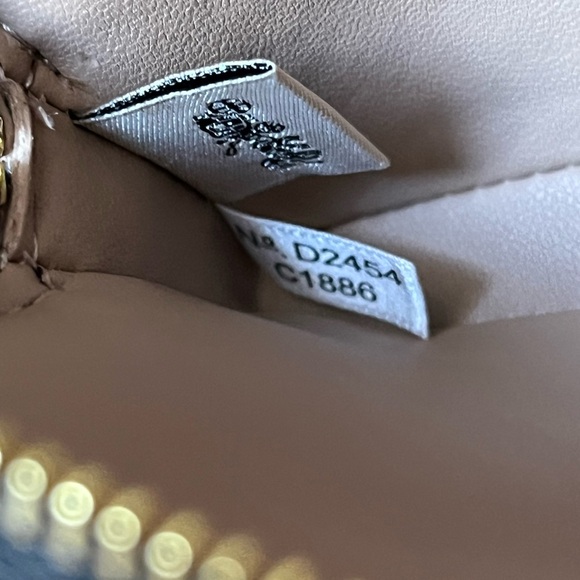 Coach Card Case🎈🎈 - Picture 8 of 8